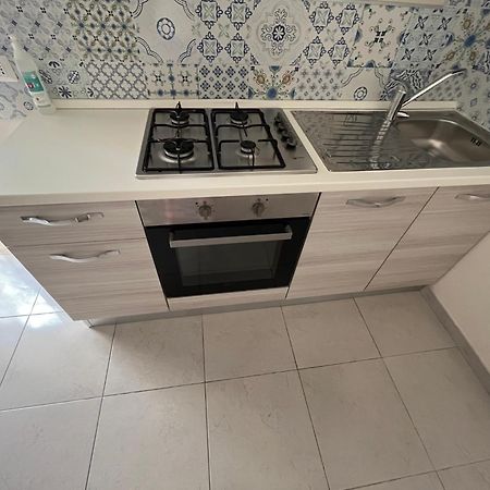 B&B Regina Rooms アヴォラ エクステリア 写真