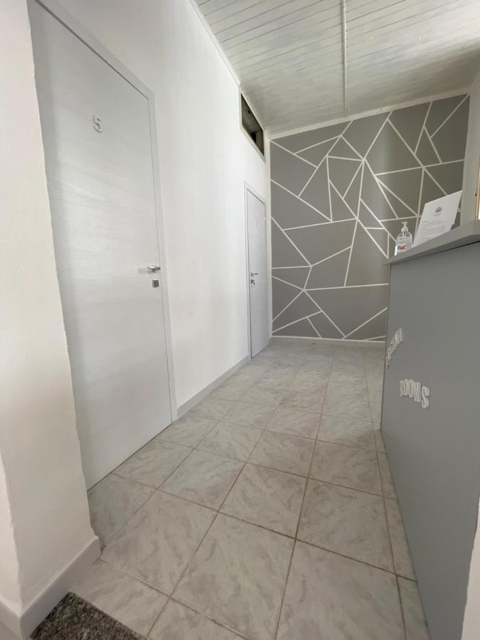 B&B Regina Rooms アヴォラ エクステリア 写真