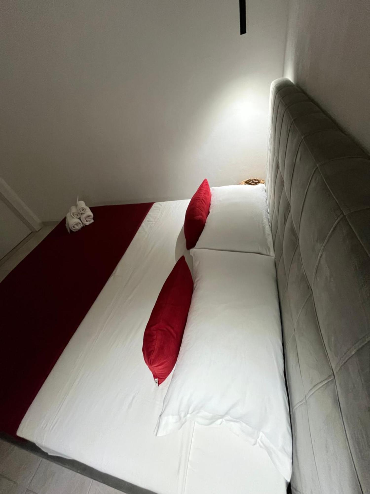 B&B Regina Rooms アヴォラ エクステリア 写真