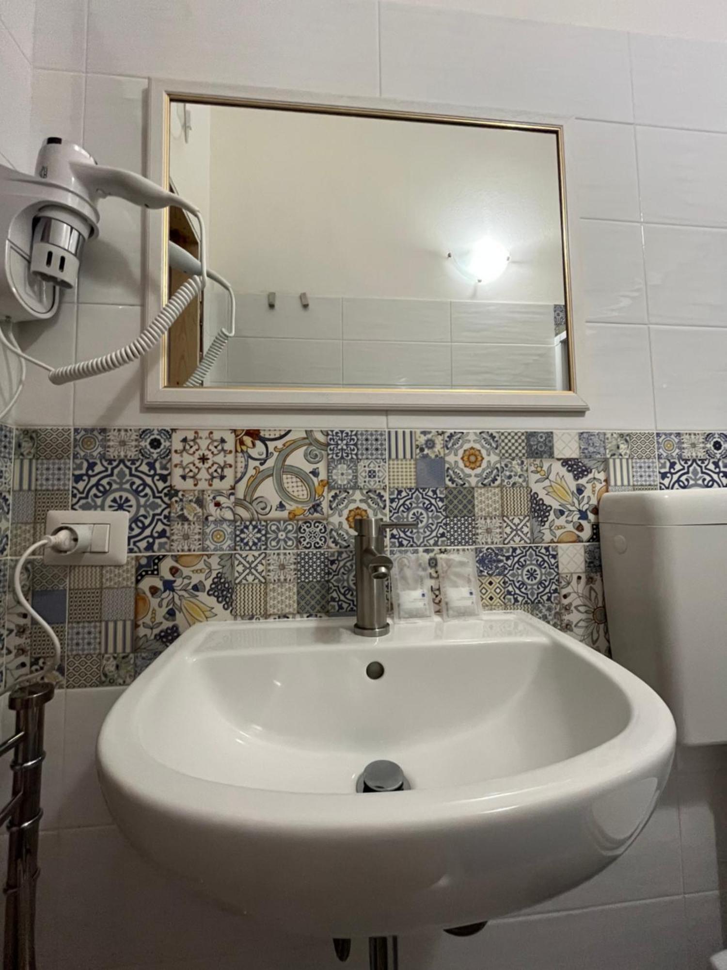 B&B Regina Rooms アヴォラ エクステリア 写真